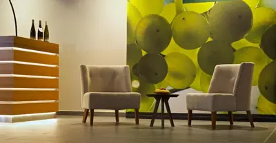 Ein Sitzbereich in der Unterkunft Weinhotel Kaisergarten
