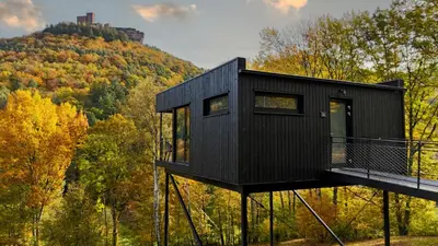 Ein allgemeiner Bergblick oder ein Berglick von des Ferienhauses aus