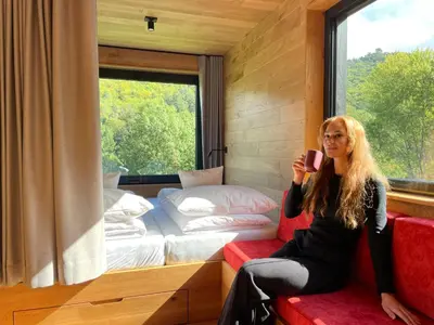 Ein Sitzbereich in der Unterkunft Bergchalet auf Stelzen