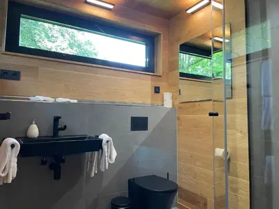 Ein Badezimmer in der Unterkunft Bergchalet auf Stelzen