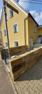 Das Gebäude in dem sich die Ferienwohnung befindet
