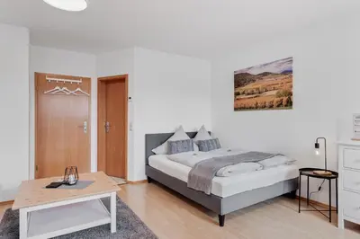 Ein Bett oder Betten in einem Zimmer der Unterkunft WINETIME - für 3 - nähe Madenburg - Burg Landeck