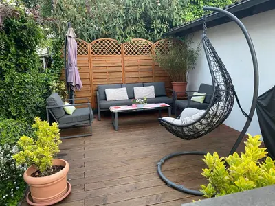 Ein Garten an der Unterkunft Kleines Apartment mit begehbarer Dusche im Schlafzimmer