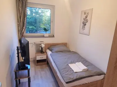 Ein Bett oder Betten in einem Zimmer der Unterkunft Spacious 4-Bedroom Apartment with Balcony near Frankfurt