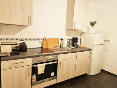 Küche/Küchenzeile in der Unterkunft Spacious 4-Bedroom Apartment with Balcony near Frankfurt