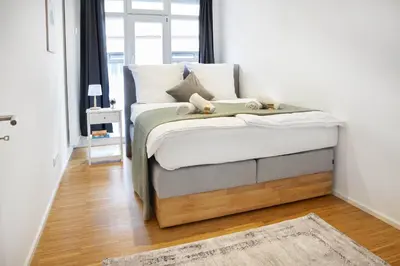 Ein Bett oder Betten in einem Zimmer der Unterkunft NIRO I Design City Apartment, modern, ebenerdig, 3 Schlafzimmer