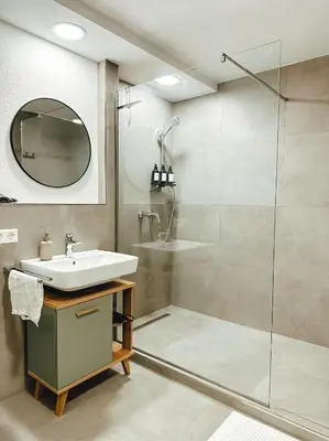 Ein Badezimmer in der Unterkunft Modernes Apartment 5 Min zur Messe Parkplatz