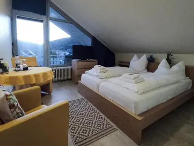 Ein Bett oder Betten in einem Zimmer der Unterkunft Hotel Sonnenhof Garni