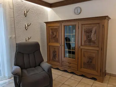 Ein Sitzbereich in der Unterkunft WaldHausen, kostenfrei WLAN und Netflix