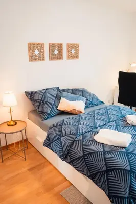 Ein Bett oder Betten in einem Zimmer der Unterkunft N39 Whole 3-Room Apartment or Individual Room in Karlsruhe Südstadt