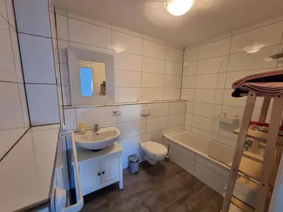 Ein Badezimmer in der Unterkunft Landau, schöne helle gemütliche Wohnung