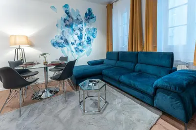 Ein Sitzbereich in der Unterkunft LiT LiVING - Luxus - Box SprIng - WH Old Town - Parking