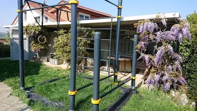 Ein Garten an der Unterkunft Schöne EinliegerWhg (74m²) in Villa mit Traumlage