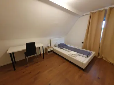 Ein Bett oder Betten in einem Zimmer der Unterkunft Privatzimmer an der Universitätsklinik Mainz. Sehr zentral