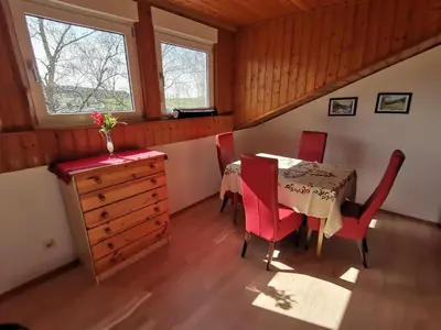 Ein Sitzbereich in der Unterkunft Ferienwohnung am Sonnenberg
