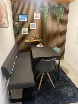 Ein Sitzbereich in der Unterkunft Moderne ruhige Ferienwohnung