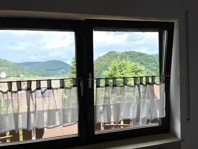 Ein allgemeiner Bergblick oder ein Berglick von der Ferienwohnung aus
