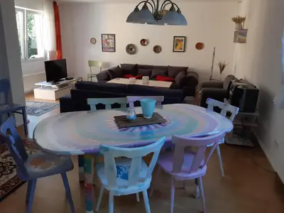Ein Sitzbereich in der Unterkunft Ferienwohnung Antjes Odenwaldzauber