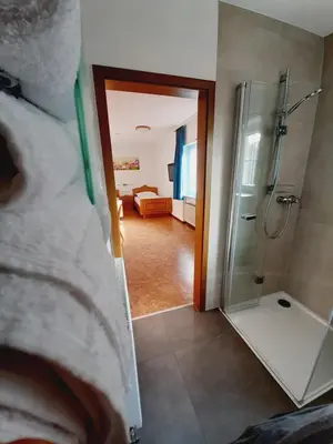Ein Badezimmer in der Unterkunft Pension Dorfengel