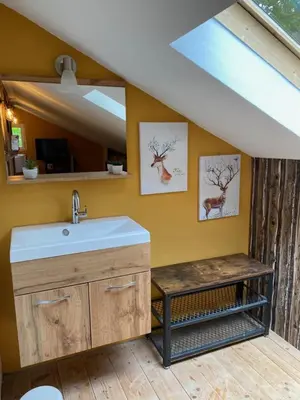 Küche/Küchenzeile in der Unterkunft Großes Waldhaus St Martin mit Sauna, Kamin & Natur