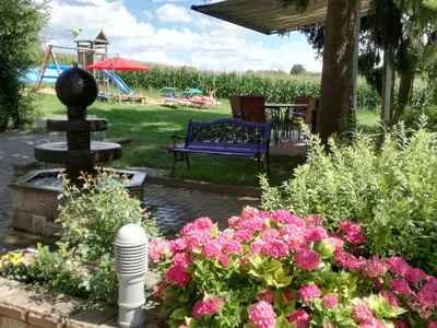 Ein Garten an der Unterkunft Ferienwohnungen Eichenhof
