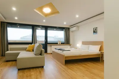 Ein Sitzbereich in der Unterkunft Modernes City Apartment in Top Lage, Balkon, kostenloser Parkplatz max 1,65m Höhe und 1,8m Breite