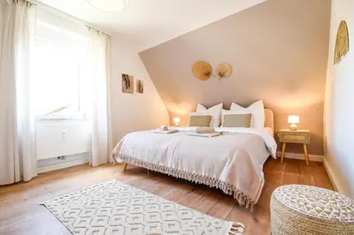 Ein Bett oder Betten in einem Zimmer der Unterkunft BOHO-Apartment - Feel like Home, Tiny Bathroom & Garage, 60m2