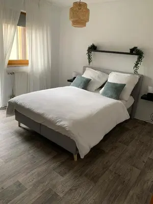 Ein Bett oder Betten in einem Zimmer der Unterkunft Komfortables zimmer mit wlan/HBF