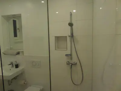 Ein Badezimmer in der Unterkunft Main Boardinghouse