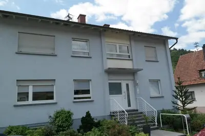 Das Gebäude in dem sich die Ferienwohnung befindet