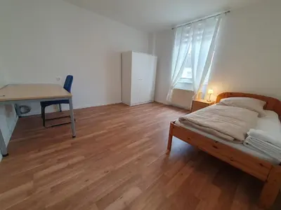 Ein Bett oder Betten in einem Zimmer der Unterkunft Schönes, vollmöbliertes Zimmer direkt an der Uniklinik Mainz