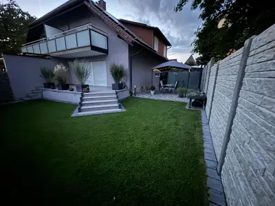 Ein Garten an der Unterkunft Ferienhaus Hoffmann am Rheinbogen