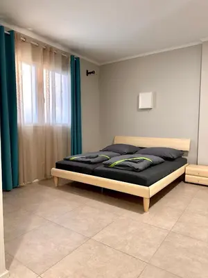 Ein Bett oder Betten in einem Zimmer der Unterkunft Neuwertiges Apartment mit schnellem WLAN, Glasfaser, Kostenlose Privatparkplatz auch für Transporter geeignet R23