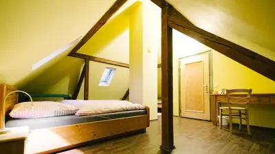 Ein Bett oder Betten in einem Zimmer der Unterkunft Charmantes Turmzimmer