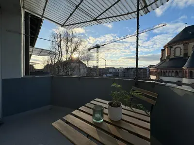 Ein Balkon oder eine Terrasse in der Unterkunft Zentrales 2-Zi Apartment by Rabe - Historische Kirche, Smart-TV, Netflix
