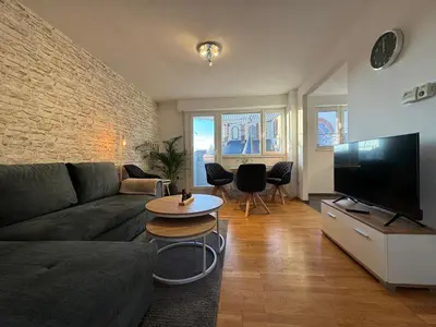 Ein Sitzbereich in der Unterkunft Zentrales 2-Zi Apartment by Rabe - Historische Kirche, Smart-TV, Netflix