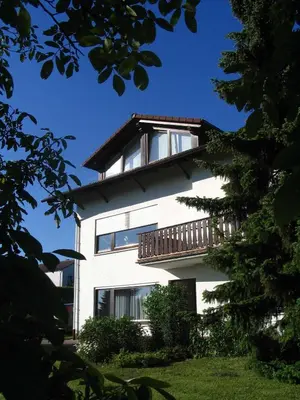 Das Gebäude in dem sich die Ferienwohnung befindet