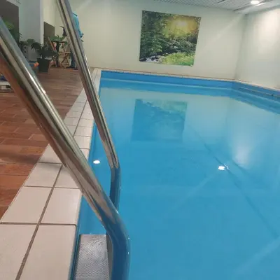 Der Swimmingpool an oder in der Nähe von Landhotel Neding