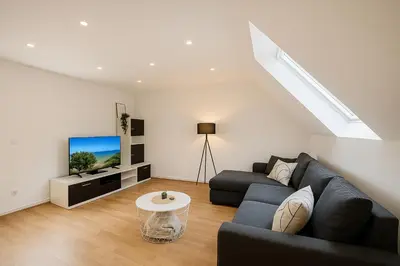 TV/Unterhaltungsangebot in der Unterkunft Moderne Wohnung Karlsruhe Neureut, Fußbodenheizung - Regendusche - Waschmaschine - Stellplatz