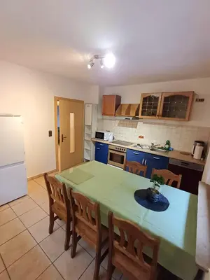 Küche/Küchenzeile in der Unterkunft APARTMENTS / WOHNUNG IN HAIBACH