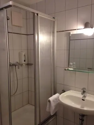 Ein Badezimmer in der Unterkunft Hotel Astra Rastatt