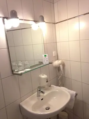 Ein Badezimmer in der Unterkunft Hotel Astra Rastatt