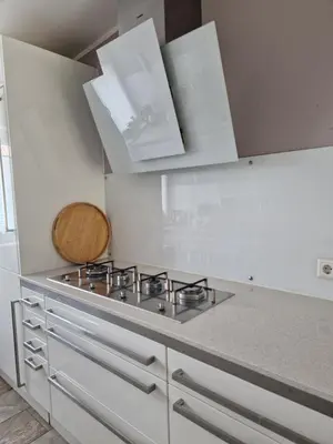 Küche/Küchenzeile in der Unterkunft Wohnung mit Sauna, Garten & Schwimmteich