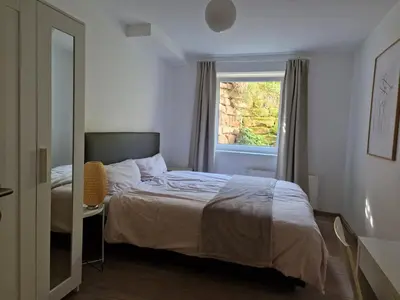 Ein Bett oder Betten in einem Zimmer der Unterkunft Magnolia: Moderne, voll möblierte Wohnung