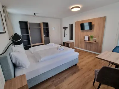 Ein Bett oder Betten in einem Zimmer der Unterkunft Gästehaus und Weingut Erich Hirth