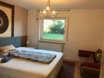 Ein Bett oder Betten in einem Zimmer der Unterkunft Idyllische Wohnung mitten in der Natur „ Haus Magnolia „