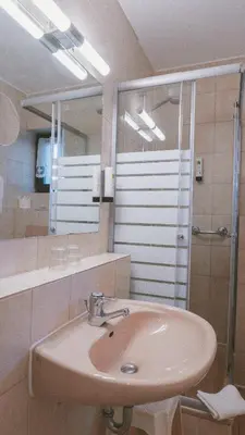 Ein Badezimmer in der Unterkunft Hotel Büchner Garni