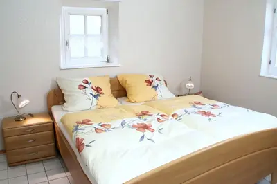 Ein Bett oder Betten in einem Zimmer der Unterkunft Ferienwohnung Alte Hütte