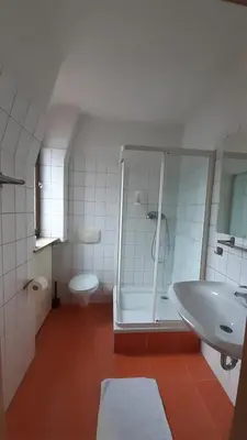 Ein Badezimmer in der Unterkunft Gästehaus Zu Herrenwiesen