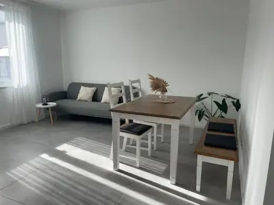 Ein Sitzbereich in der Unterkunft Ferienwohnung Kissel in den Weinbergen